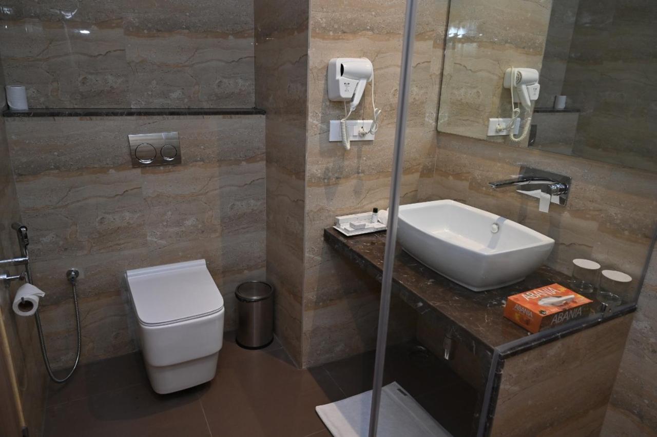 A One Hotels By Ventus Hotels & Resorts- Delhi Airport New Delhi Exterior photo
